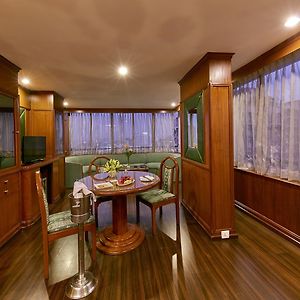 Executive Suite on Food & Beverages